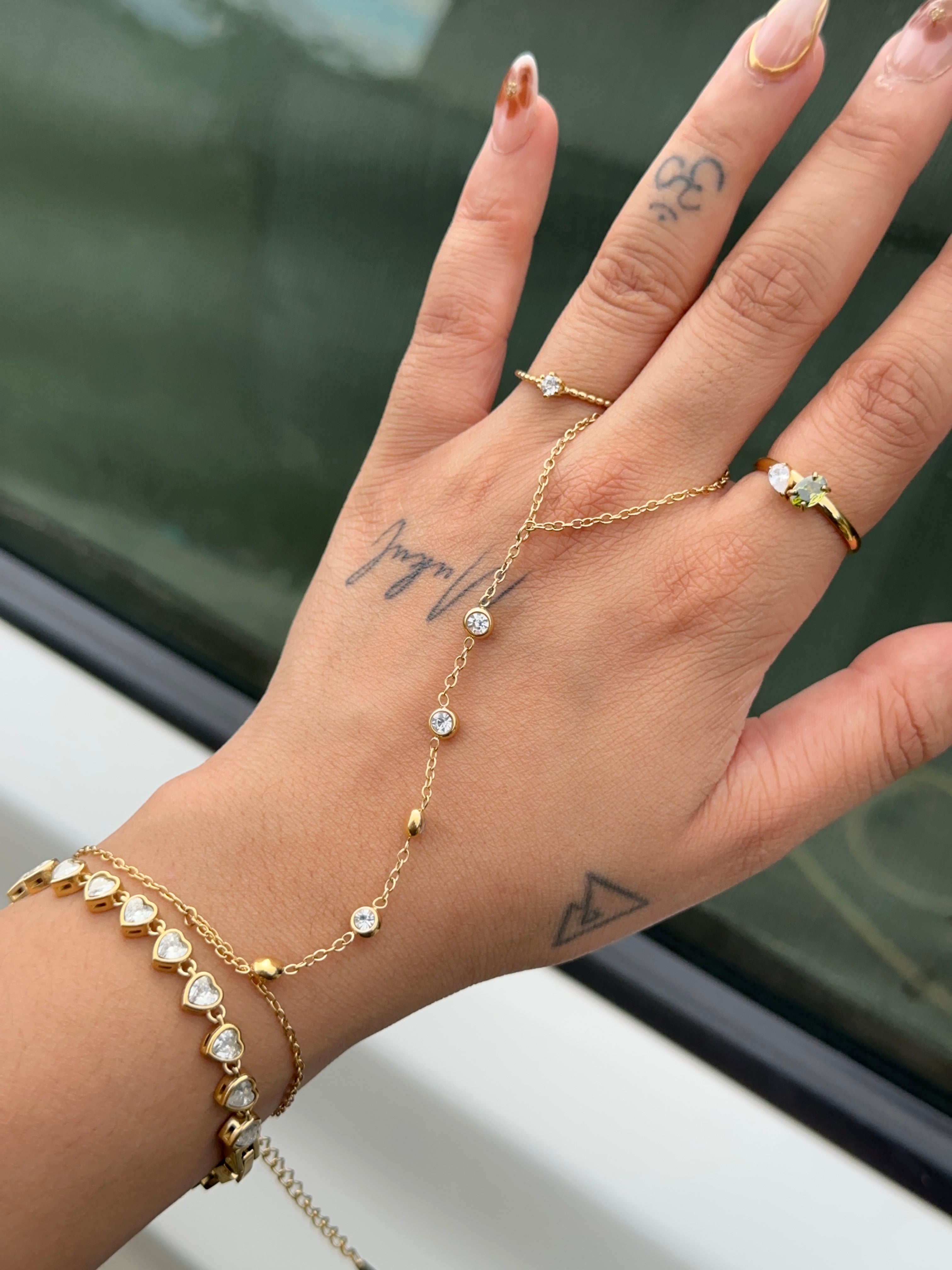 MYRA handchain