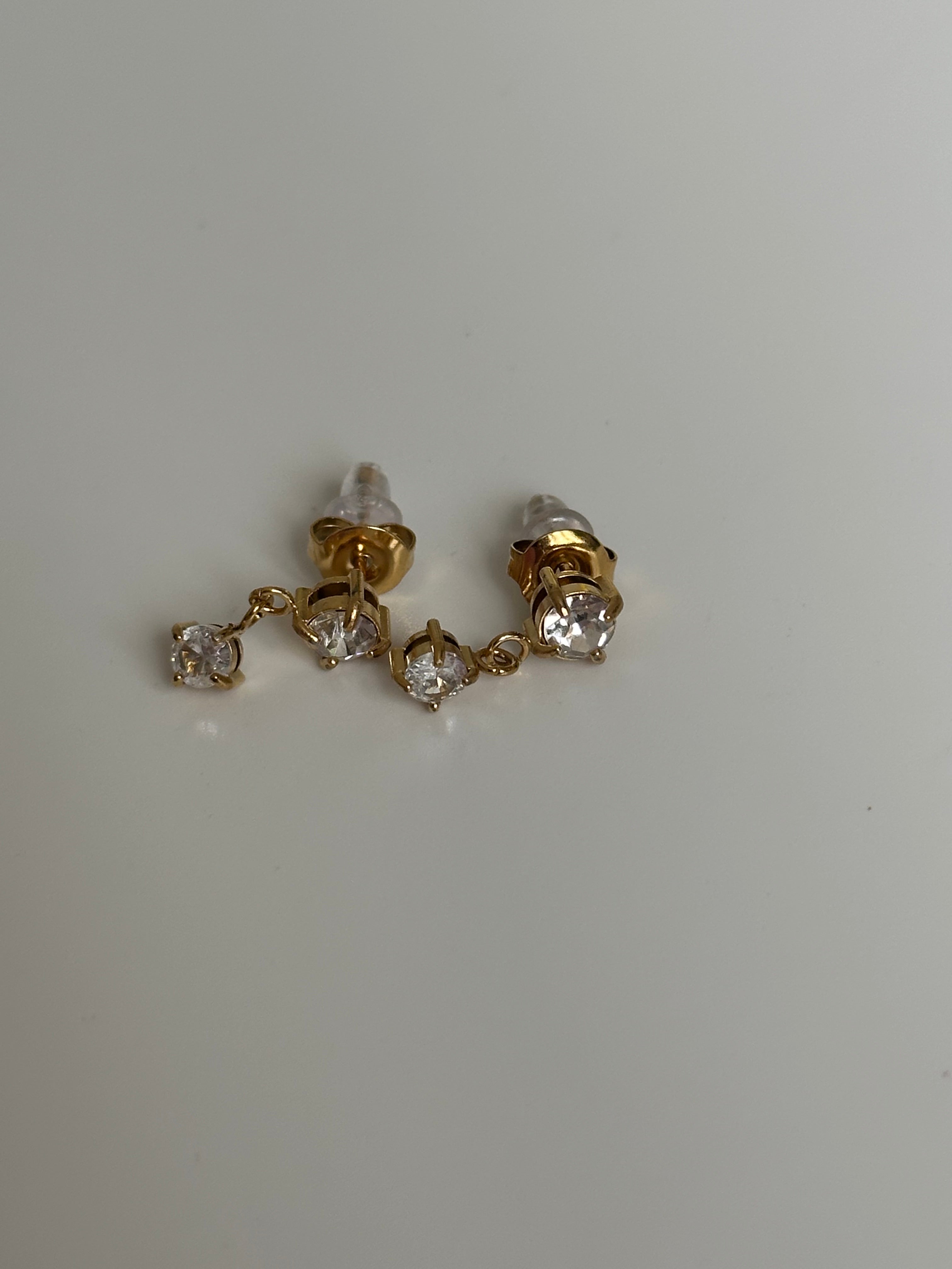 AVERY earring